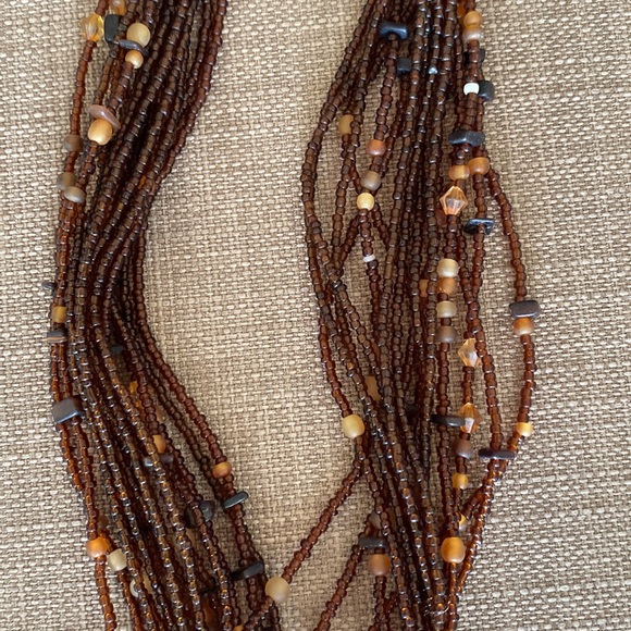 Large shell pendant beaded necklace. - Picture 7 of 9